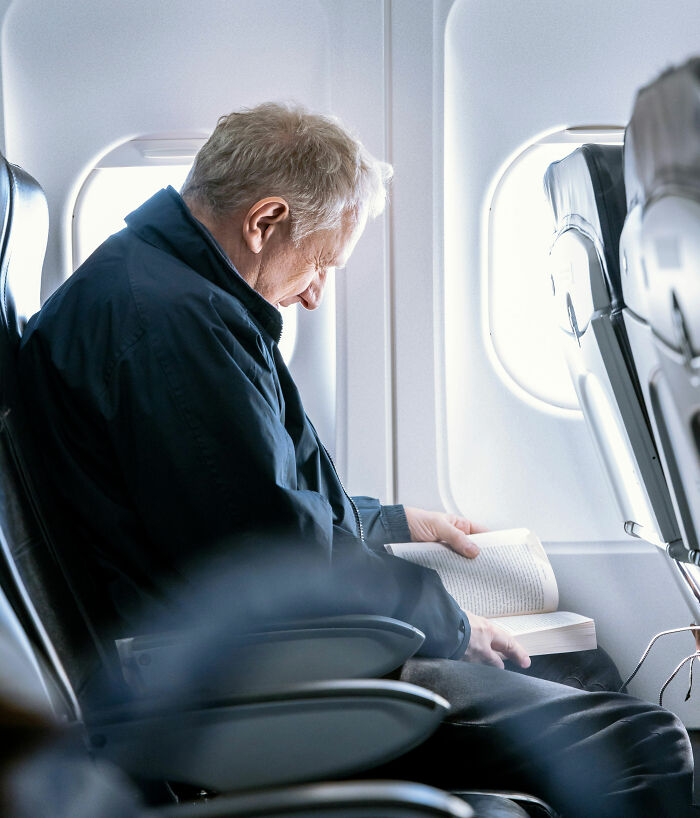 Man Tries To Force Me To Switch Seats With Him On An Airplane
