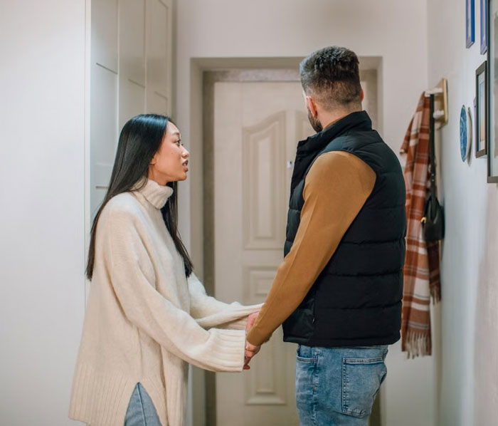 Guy Tells Fiancée To Choose House Far From Her Job Or Leave, Acts Surprised She Chooses The Latter Guy Tells Fiancée To Choose House Far From Her Job Or Leave, Acts Surprised She Chooses The Latter