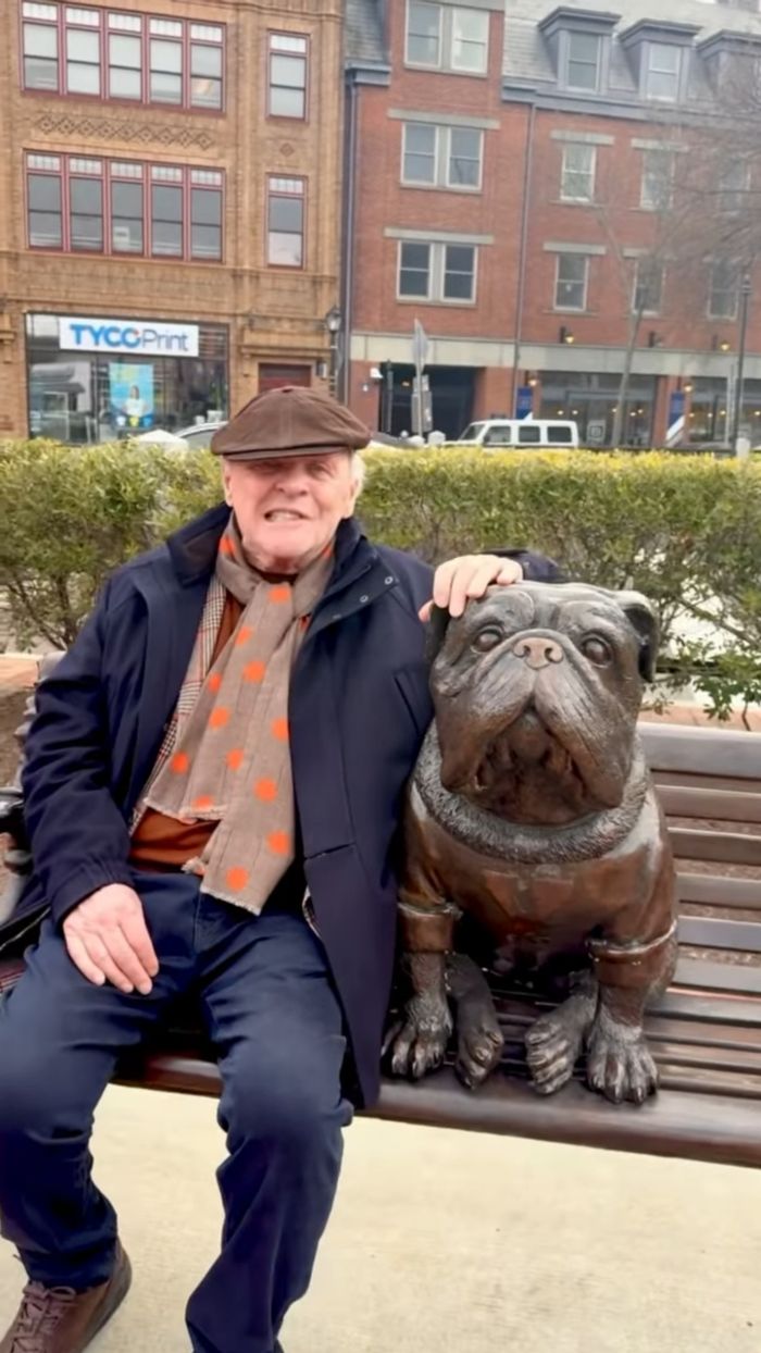 Anthony Hopkins' Unrecognizable Look In New World Cup Photo Sparks Fan Uproar After They Notice Controversial Detail Anthony Hopkins' Unrecognizable Look In New World Cup Photo Sparks Fan Uproar After They Notice Controversial Detail