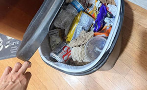 Airbnb Owner Says Guests Left “Strange Foil” And Trash, Wants $150 Fee, Shocked Guest Exposes Her