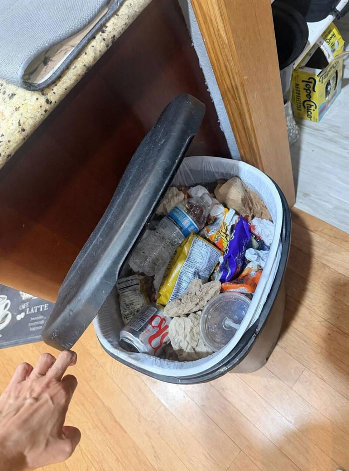 Guests Shocked After Airbnb Owner Wants $150 Cleaning Fee Based On Candy Wrapper And AI Trash Guests Shocked After Airbnb Owner Wants $150 Cleaning Fee Based On Candy Wrapper And AI Trash