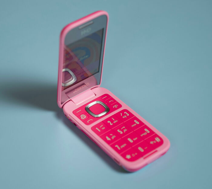 A pink flip phone, symbolizing Aziz Ansari's lifestyle revelation about his marriage. A pink flip phone, symbolizing Aziz Ansari's lifestyle revelation about his marriage.