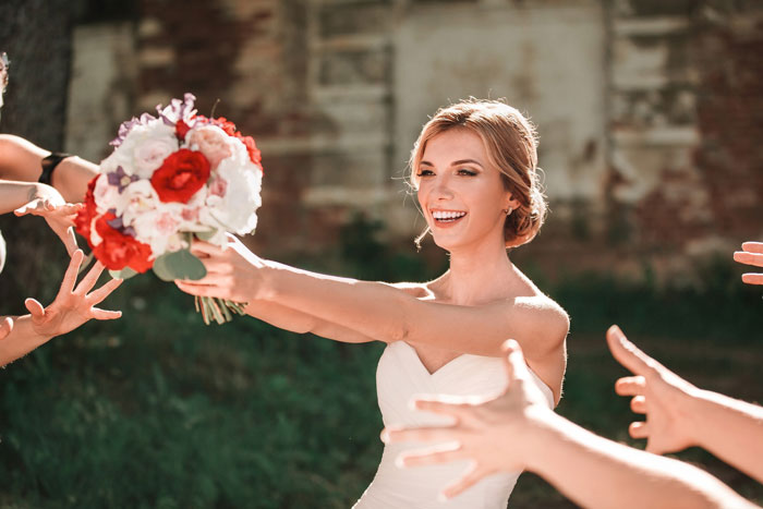 Woman Is So Desperate For A Husband That She Does Everything To "Win" The Wedding Bouquet Toss