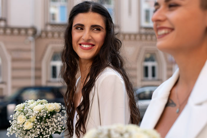 Woman Is So Desperate For A Husband That She Does Everything To "Win" The Wedding Bouquet Toss
