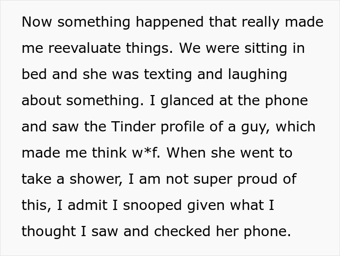 Text about a guy accidentally peeking at his girlfriend's phone and finding a Tinder profile, changing everything.