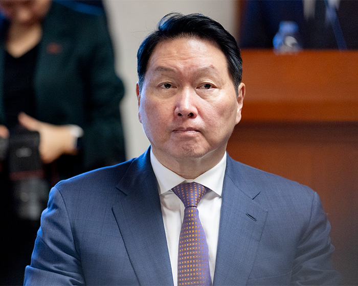 Billionaire Chey Tae-won, who left his wife for a younger woman, during the divorce of the century. Billionaire Chey Tae-won, who left his wife for a younger woman, during the divorce of the century.