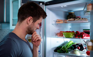 Moocher Keeps Raiding Food Sis Got For Her Son, Gets Violent And Brings Up CPS As She Locks Fridge