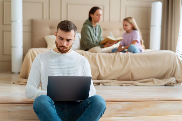 Woman Learns Guy She Met On Childfree Dating Sub Is Seeing 3 Other Ladies And Cheating On His Wife Woman Learns Guy She Met On Childfree Dating Sub Is Seeing 3 Other Ladies And Cheating On His Wife