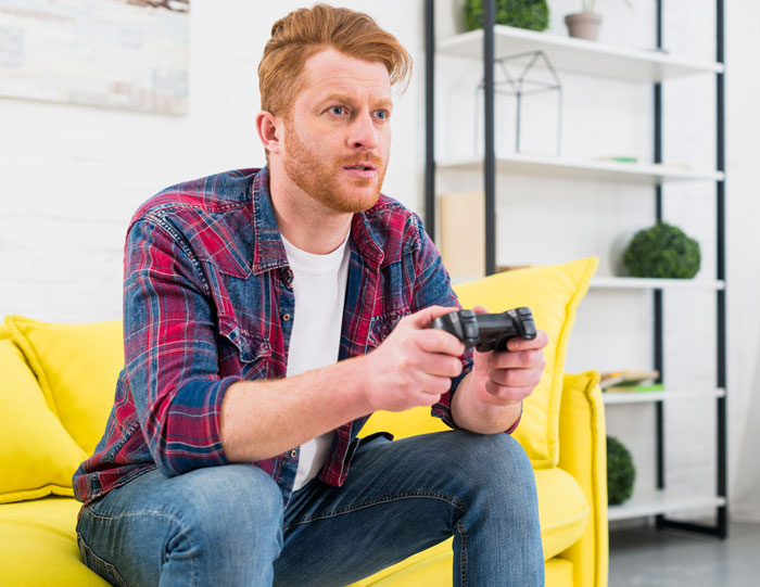 Bride-to-be finds mystery powder in fiancés pocket, connecting dots to his gaming habits. Bride-to-be finds mystery powder in fiancés pocket, connecting dots to his gaming habits.