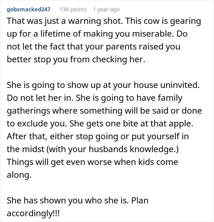 MIL Hijacks The Wedding, Dresses Guests In White, And Leaves The Bride Out Of The Family Photos