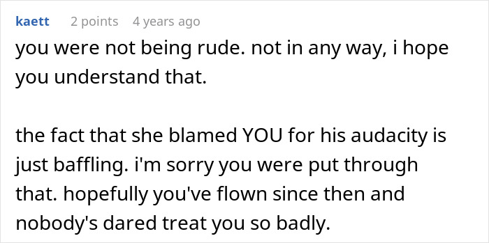 Screenshot of a comment about a man trying to steal a child's window seat on a flight. Screenshot of a comment about a man trying to steal a child's window seat on a flight.