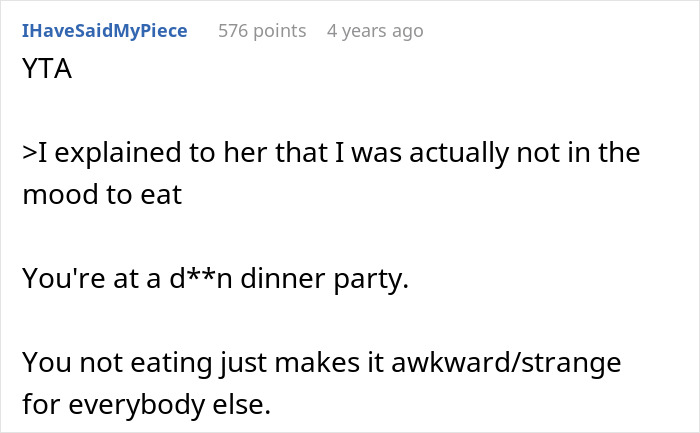 A Reddit comment saying the woman not eating at a dinner party makes it awkward.