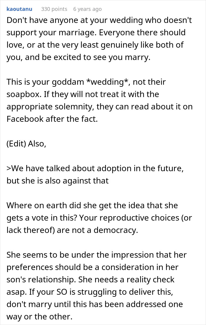 A Reddit comment advising against having unsupportive guests at a wedding, in the context of a future mother-in-law trying to stop her son marrying.