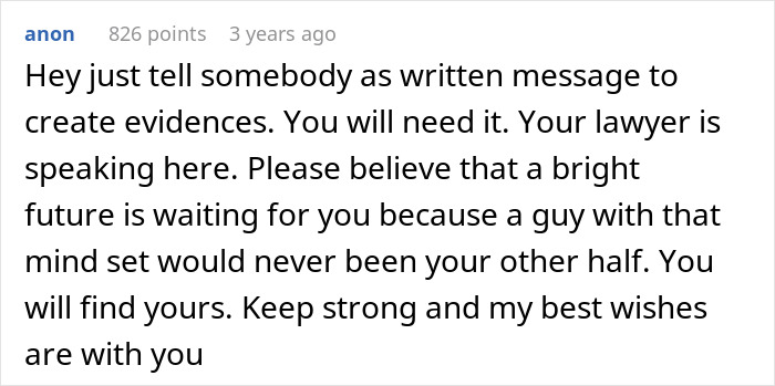 A screenshot of advice telling a woman to create evidence for her lawyer after finding her husband and her sister naked.