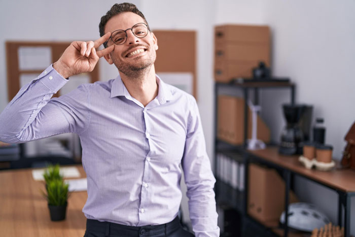 Woman's Creepy Coworker Cut Off Her Hair After Months Of Weird Comment, Blames It On "Intrusive Thought" Woman's Creepy Coworker Cut Off Her Hair After Months Of Weird Comment, Blames It On "Intrusive Thought"
