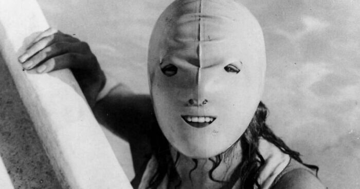 Unsettling Moments In History That Have Been Immortalized In Pictures, And Here Are 39 Of Them