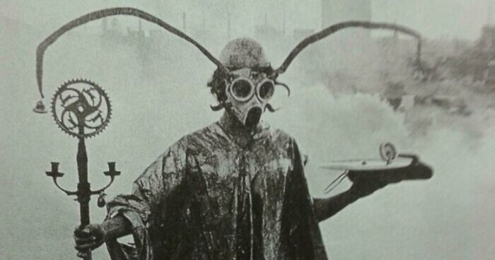 Unsettling Moments In History That Have Been Immortalized In Pictures, And Here Are 39 Of Them