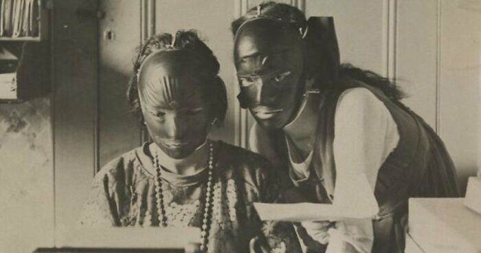 Unsettling Moments In History That Have Been Immortalized In Pictures, And Here Are 39 Of Them