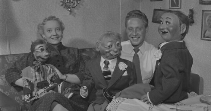 Unsettling Moments In History That Have Been Immortalized In Pictures, And Here Are 39 Of Them