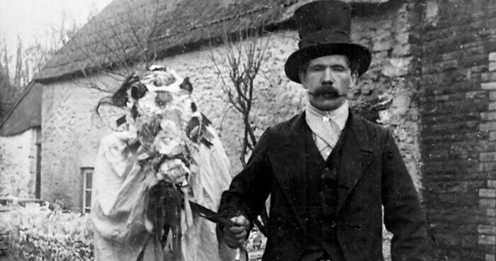 Unsettling Moments In History That Have Been Immortalized In Pictures, And Here Are 39 Of Them