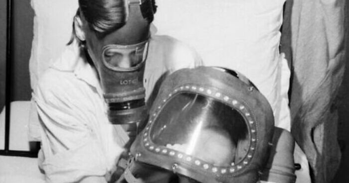Unsettling Moments In History That Have Been Immortalized In Pictures, And Here Are 39 Of Them