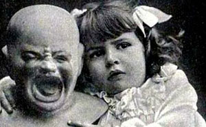 Unsettling Moments In History That Have Been Immortalized In Pictures, And Here Are 39 Of Them