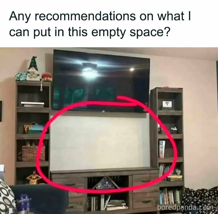 A living room with a TV and bookshelves, an empty space highlighted by a red circle for cringe posts.
