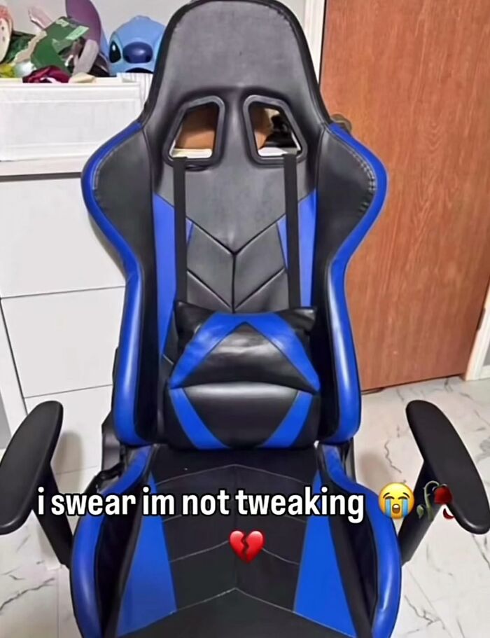 A cringe post showing a gaming chair with a pillow and strap, conveying the user is not tweaking.