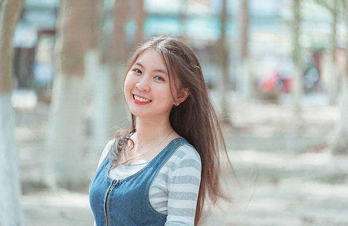 Young woman smiling, symbolizing the impact of culture shocks on intercultural relationships.