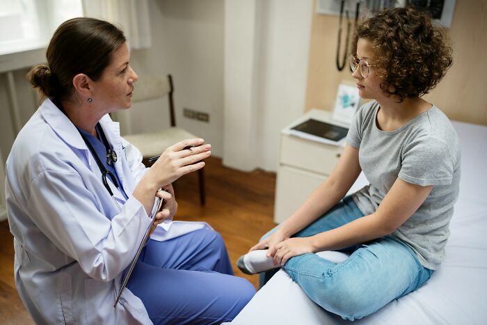 26 Stories About What Doctors Do When They Are Convinced A Patient Is Faking It