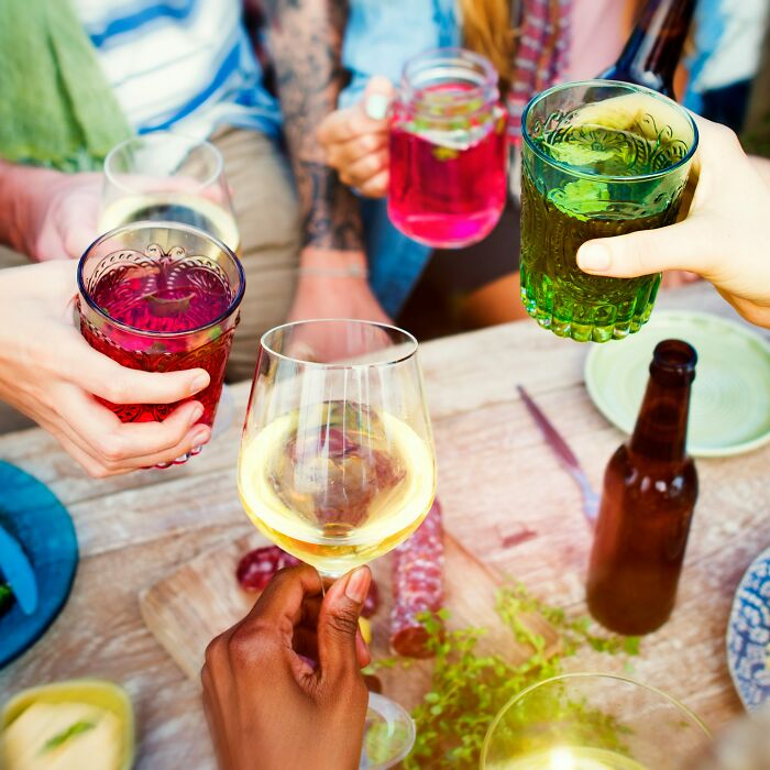 34 Country-Specific Habits That Are Completely Normal To Locals But Confusing To Everyone Else