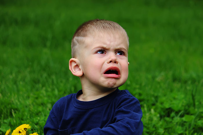 Dad Gets Yelled At For Skipping Lines With Special Pass For Autistic Son, Police Arrest Angry Woman Dad Gets Yelled At For Skipping Lines With Special Pass For Autistic Son, Police Arrest Angry Woman