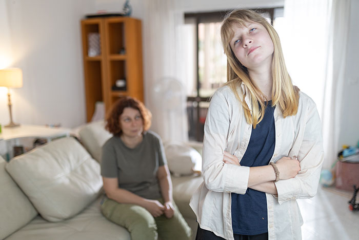 SAHM Tries To Live Through 18YO Daughter After Giving Up Her Career, Teen Finally Pushes Back SAHM Tries To Live Through 18YO Daughter After Giving Up Her Career, Teen Finally Pushes Back
