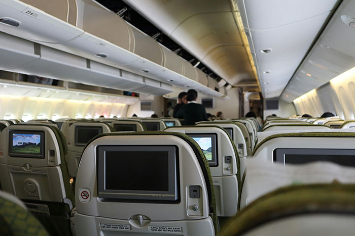 Entitled Karen Thinks She Deserves First-Class Tickets Because She's A Single Mom, Dad Puts Her Into Place Entitled Karen Thinks She Deserves First-Class Tickets Because She's A Single Mom, Dad Puts Her Into Place