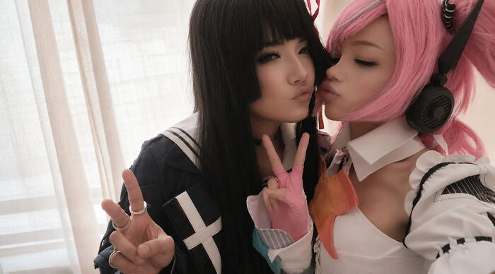 Two young women with surprising facts about their looks, one with long black hair, the other with pink hair and headphones.