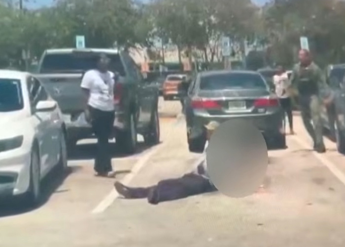 Horrific end for an Army veteran in a Walmart Parking Lot Video after a furious dispute with a woman. Horrific end for an Army veteran in a Walmart Parking Lot Video after a furious dispute with a woman.