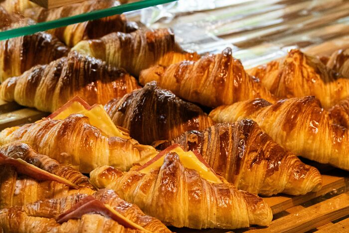 "Literal Robbery": Woman Pays $12 For Croissant Only To Watch Costco Delivery Arrive While She's Still Eating It "Literal Robbery": Woman Pays $12 For Croissant Only To Watch Costco Delivery Arrive While She's Still Eating It