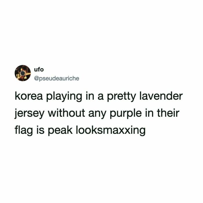 A tweet joking about Korea's lavender jersey in the World Cup, a funny football tweet.