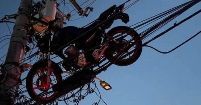 47 People Who Had A Rough Day Behind The Wheel And Made Everyone Ironically Say, “Can’t Park There, Mate”