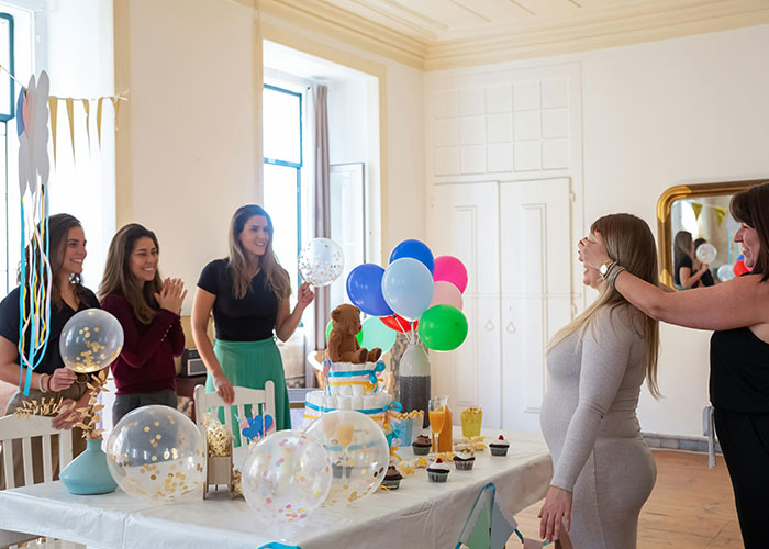 Woman Fails The Only Job She Had To Do At Sister’s Gender Reveal, Doesn’t Get What’s The Big Deal Woman Fails The Only Job She Had To Do At Sister’s Gender Reveal, Doesn’t Get What’s The Big Deal