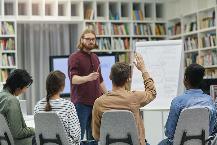Lazy Seniors Force Classmates To Do All The Work, Teacher's Trap Blows Up In Their Faces Lazy Seniors Force Classmates To Do All The Work, Teacher's Trap Blows Up In Their Faces