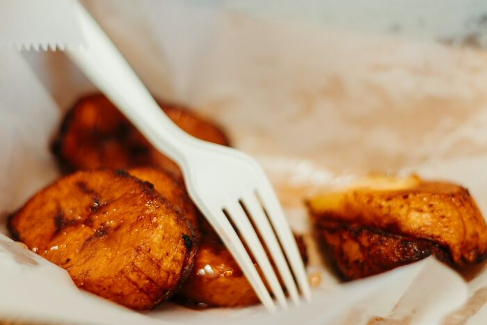 Fried plantains with a fork, a dish that can cause culture shocks for international partners.