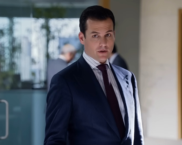 Hollywood Star in a suit, looking unrecognizable in a new photo, sparking discussion among fans. Hollywood Star in a suit, looking unrecognizable in a new photo, sparking discussion among fans.