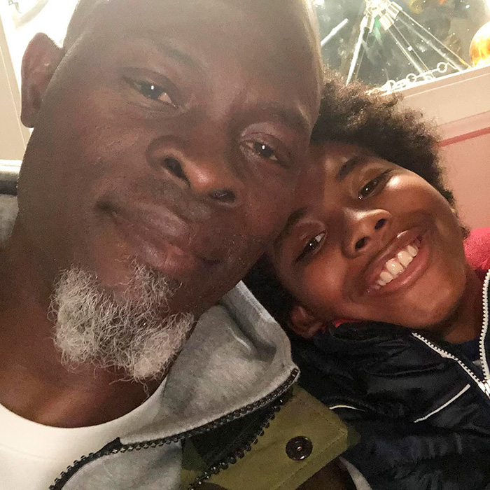 Hollywood Star's custody battle: father and child taking a selfie, showing massive income.
