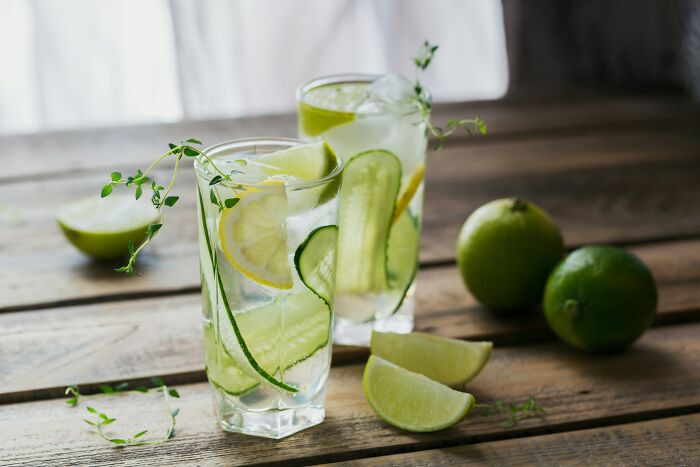 Refreshing cucumber and lime drinks, a vacation luxury and one of the hotel industry secrets to enjoy.