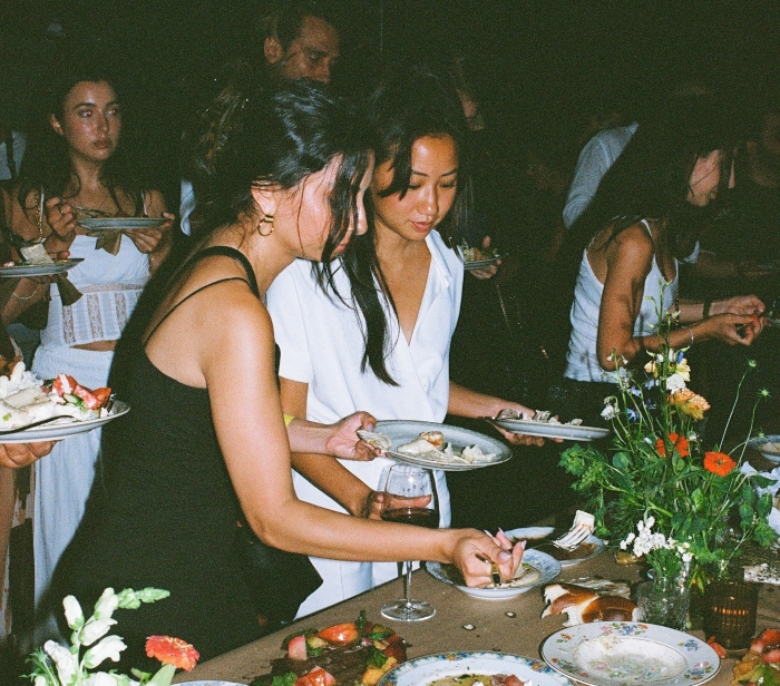 People Are Discussing Bride’s Idea Of A Potluck Wedding And It’s Pretty Triggering For Some People Are Discussing Bride’s Idea Of A Potluck Wedding And It’s Pretty Triggering For Some