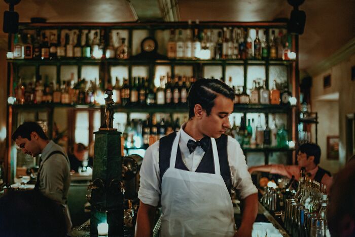 53 Bartenders Share The Wildest Conversations They've Overheard At Work