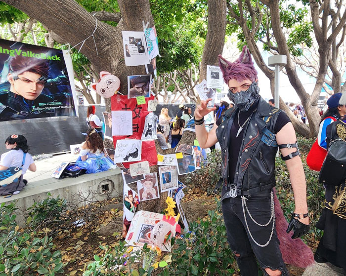 Fans protest the canceled Love and Deepspace love interest, Valko, at an event, displaying fan art on a tree. Fans protest the canceled Love and Deepspace love interest, Valko, at an event, displaying fan art on a tree.