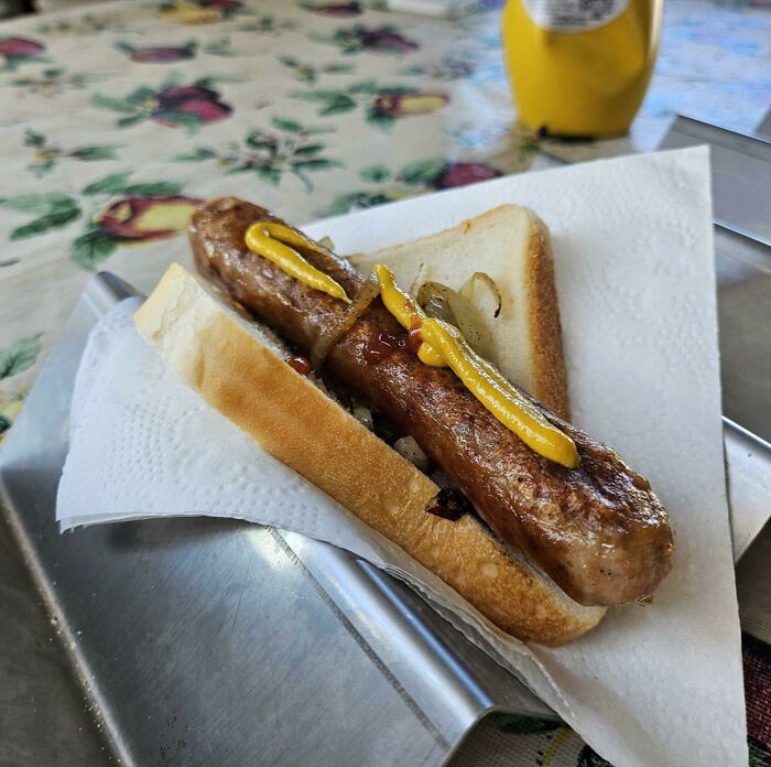 34 Country-Specific Habits That Are Completely Normal To Locals But Confusing To Everyone Else