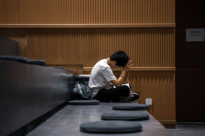 Lazy Seniors Force Classmates To Do All The Work, Teacher's Trap Blows Up In Their Faces Lazy Seniors Force Classmates To Do All The Work, Teacher's Trap Blows Up In Their Faces